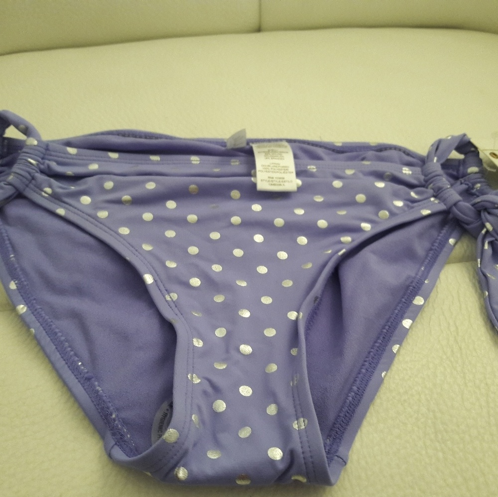 Bikini - Picture 3 of 7
